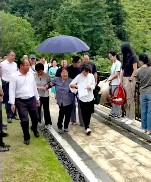 #迎端午粽香纳福#
五月二十二日，是中国″杂交水稻之父″袁隆平院士逝世四周年，夫