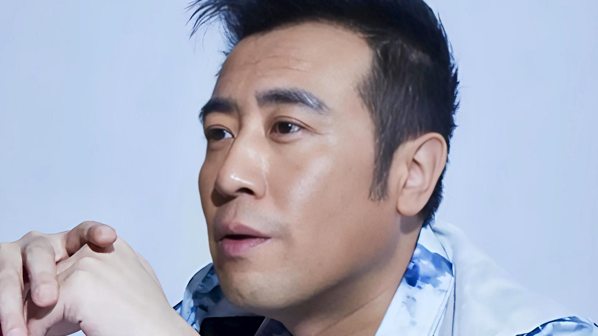 于和伟：3岁丧父，吃姐姐奶水长大，成名后为8个哥哥姐姐买车买房