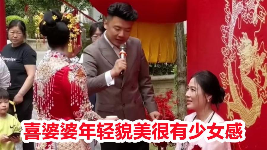 安徽“中年少女”当婆婆火了，低头一笑风情万种，摄影师看直眼了
