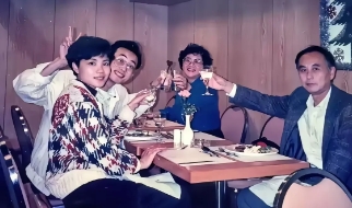 王菲：从平凡到超凡，实力铸就歌坛传奇

早年间的王菲，或许在外貌上并不出众，与“
