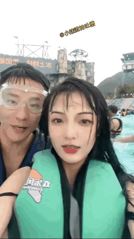 想知道她长什么样子，一起去游泳吧。你会知道的。
