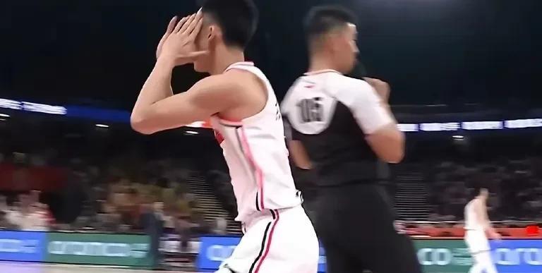 广东队半场开香槟的行为应该改改！
在季后赛12进8广东对阵上海的G2比赛中，凭借