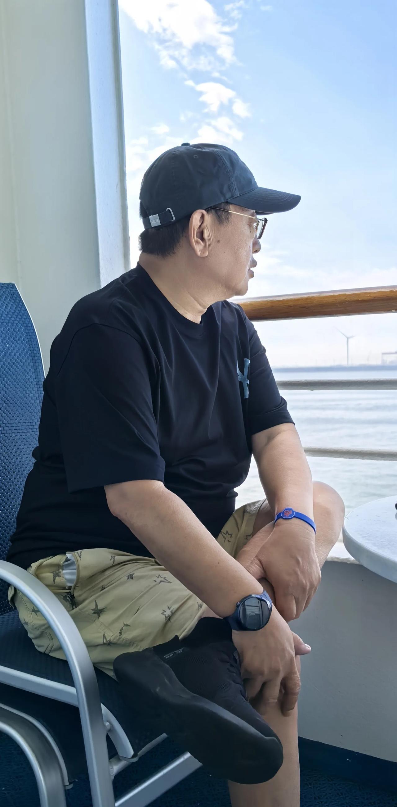 游轮游之——拍照
她们每一个人都好似一朵雍容华贵的牡丹花，在人生的归途上努力地绽