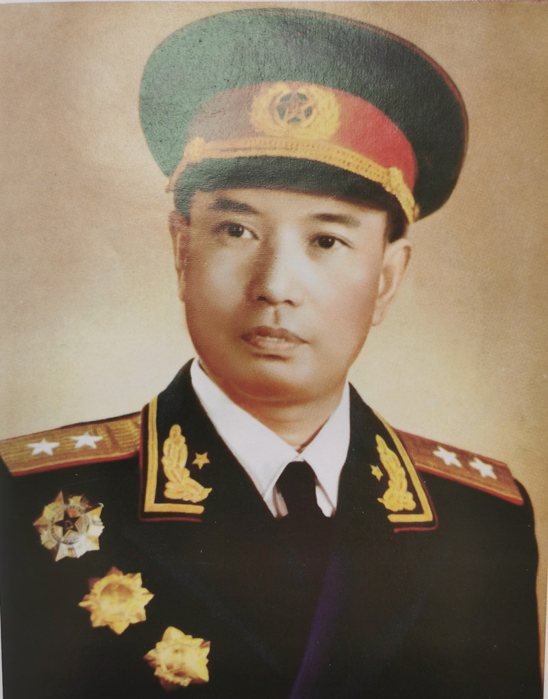 1963年，炮兵司令员换人，林彪和罗荣桓都推荐吴克华接任该职务。吴克华说他并不懂