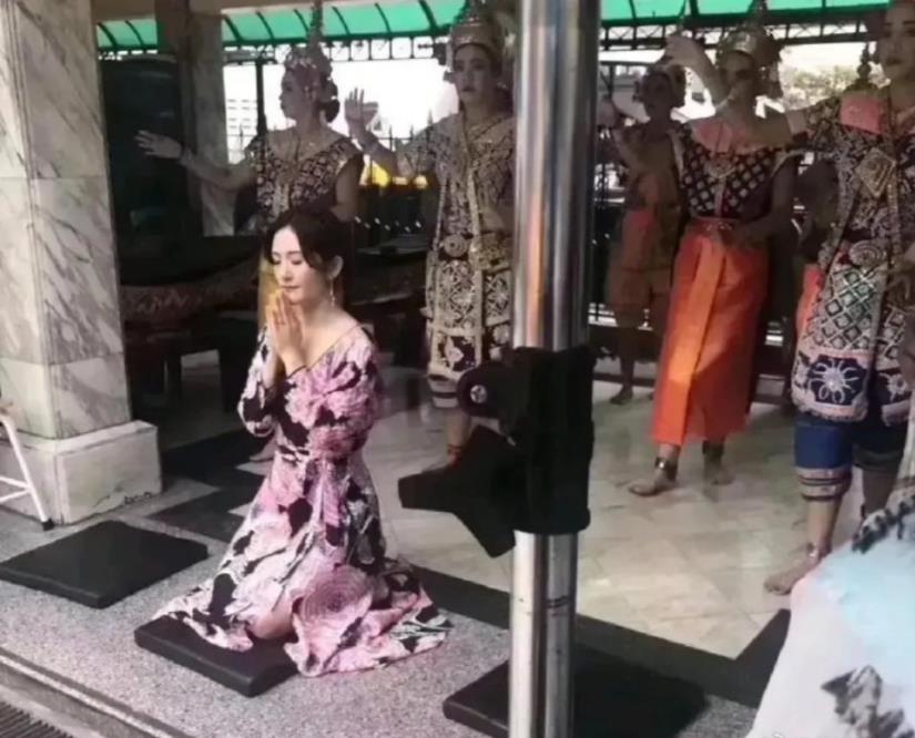 夫妻俩身价早就过亿了吧，
她到底还缺什么，
还在求什么呀