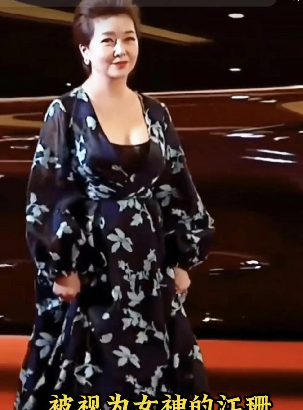都说江珊是心中的女神！
亲爱的友友们：你们同意吗？
当然，还得问问江珊愿不愿意啰