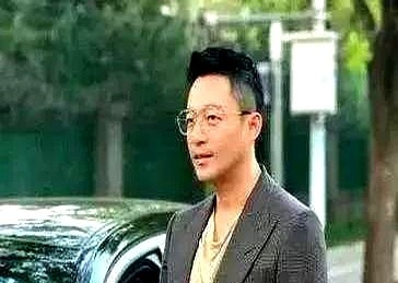 汪小菲争夺孩子抚养权











我的天哪！汪小菲深夜直播，情绪大爆发