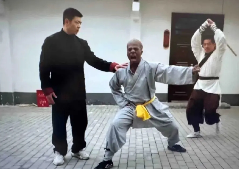 甲亢哥少林取经路一波三折，反倒帮他赚了3样东西。

1. 打破了剧本质疑。前两天