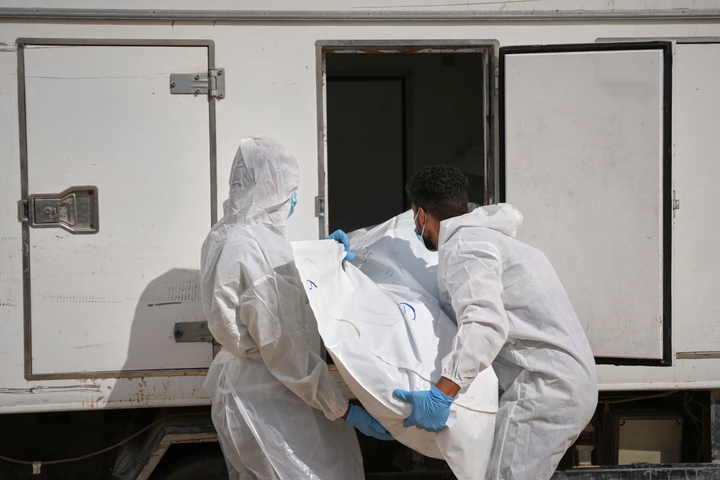 以色列归还15具巴勒斯坦人遗体，加沙民众冬雨中苦苦挣扎