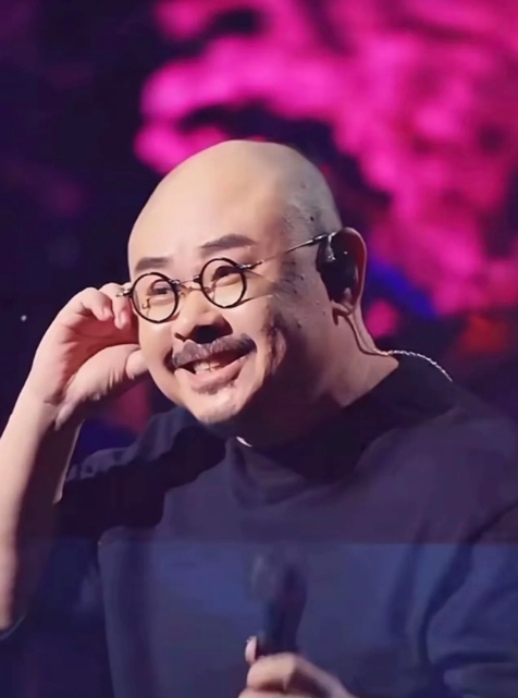 重庆也是，演唱会前后都是37一38度，唯独在演唱会的两天下雨把气温降到26度，关