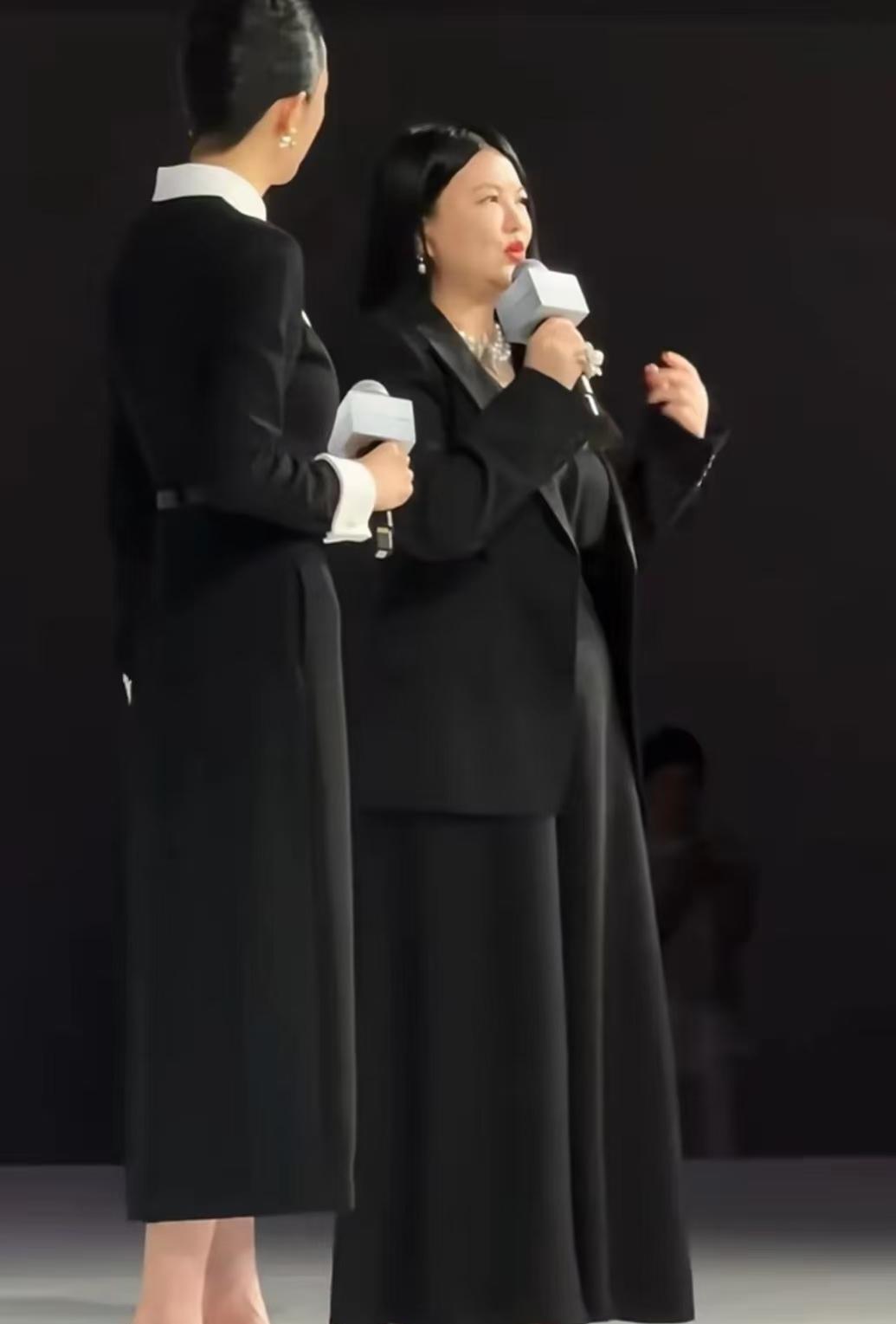 湘姐的这组照片，告诉我们3点。
一：瘦子喜欢黑色那是真的喜欢，而胖子有时是出于“
