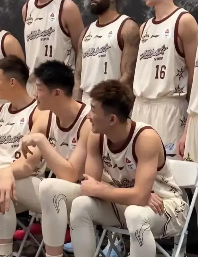 我希望孙铭徽能够在国家队拿一个MVP。刷到一条消息。赵睿在央视采访里表示，“我希