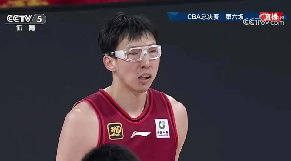随着浙江获得CBA的总冠军，这一场比赛也让我们认清了两个国家队球员，一个毫无用处