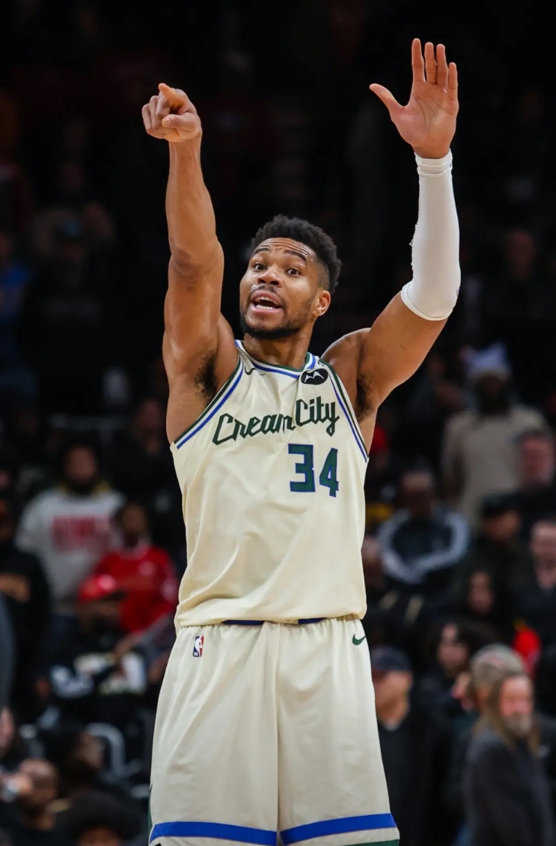 我看最有价值的就是开拓者，人家手握雄鹿的选秀权，你交易字母哥不就是要摆烂，选秀权