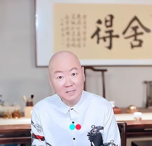 2017年因为小品中的一句话，郭冬临受到了极大的争议，演艺事业也开始走向下坡路。