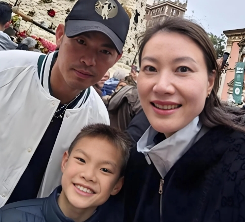 当年林丹出轨的事情被发现，那会儿谢杏芳刚生完孩子，全网都等着看她怎么收拾“渣男”