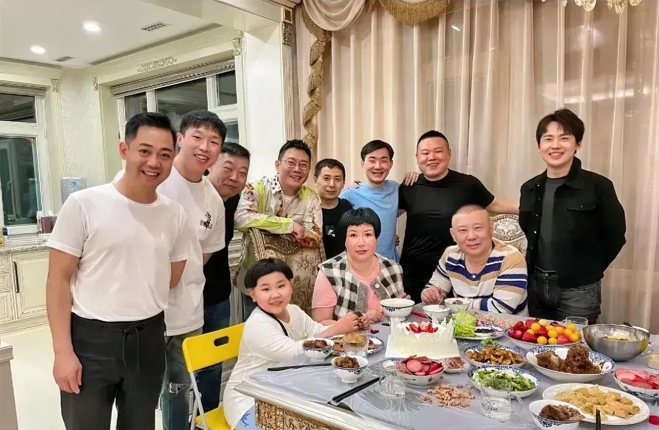 王惠与郭麒麟母子情深











我的天哪！你们能想象吗？郭麒麟竟然被