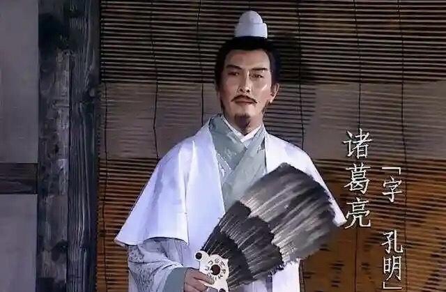 看看汉末三国主要人物的年龄对比，哪些人和诸葛亮年龄差不多？哪些人比诸葛亮大？
曹