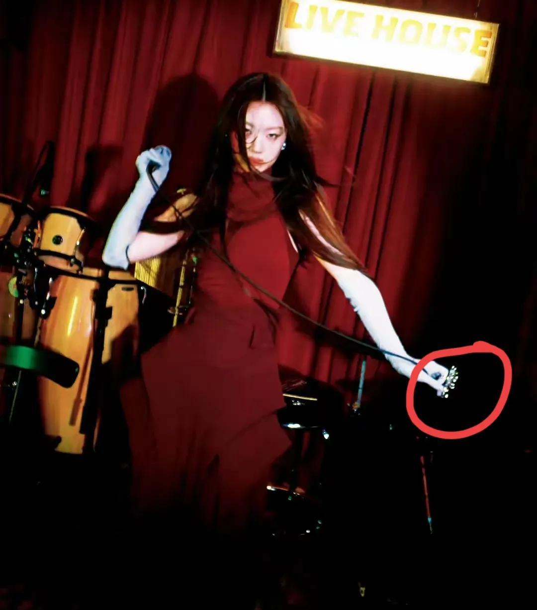 一觉醒来！
单依纯翻唱《李白》竟然被称“高考禁曲”
到底啥情况？还有人说李荣浩肠