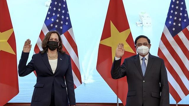 向美国认怂没用，越南被征46%关税，河内想起中国，愿做巨大让步