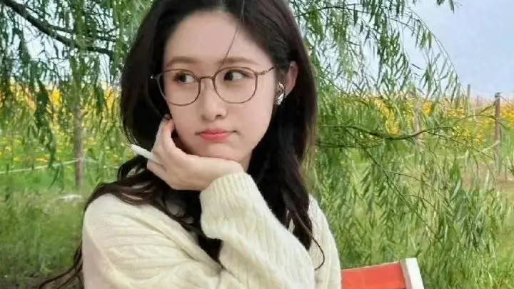 前湖南卫视一姐梁田官宣恋情！曾扬言"不结婚"，如今恋上小8岁模特