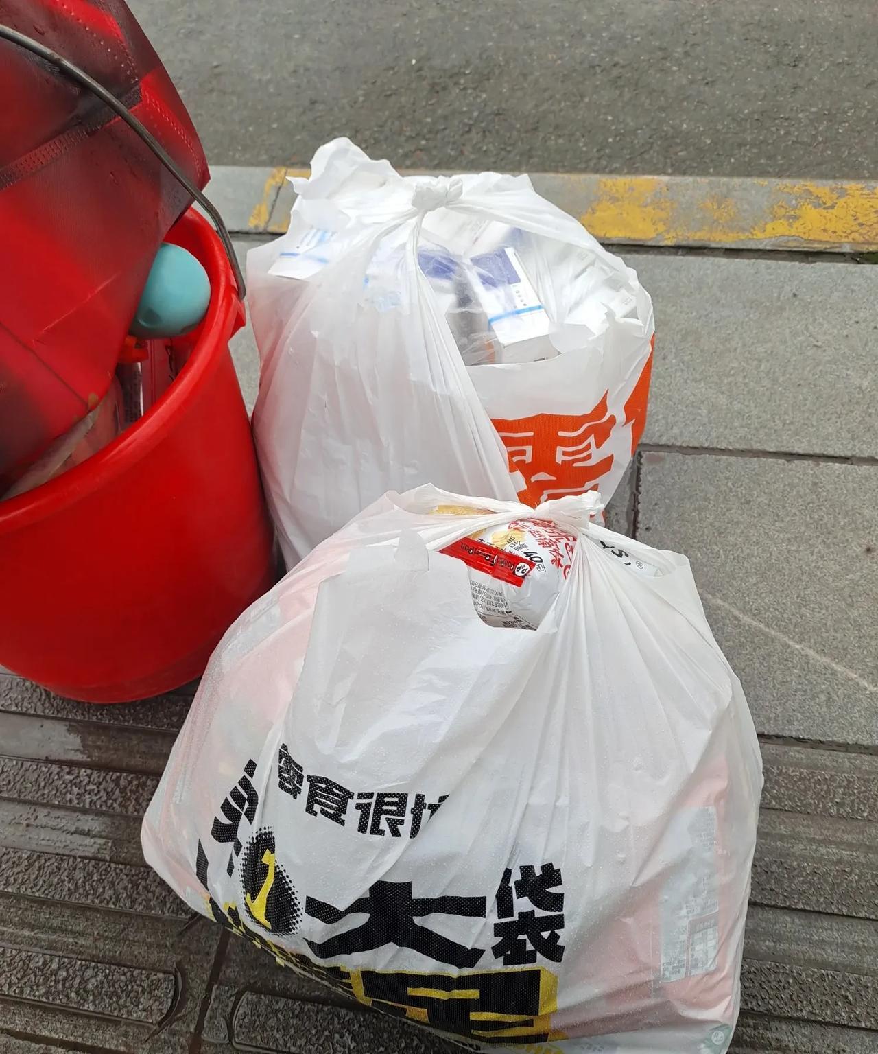 #端午节怎么过#
端午佳节回家陪我爸爸过节了[大笑][大笑][大笑][大笑]今年