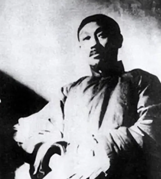 陈独秀曾多次气愤的说：“蒋介石杀了我的许多同志，还杀了我的两个儿子，我同他不共戴