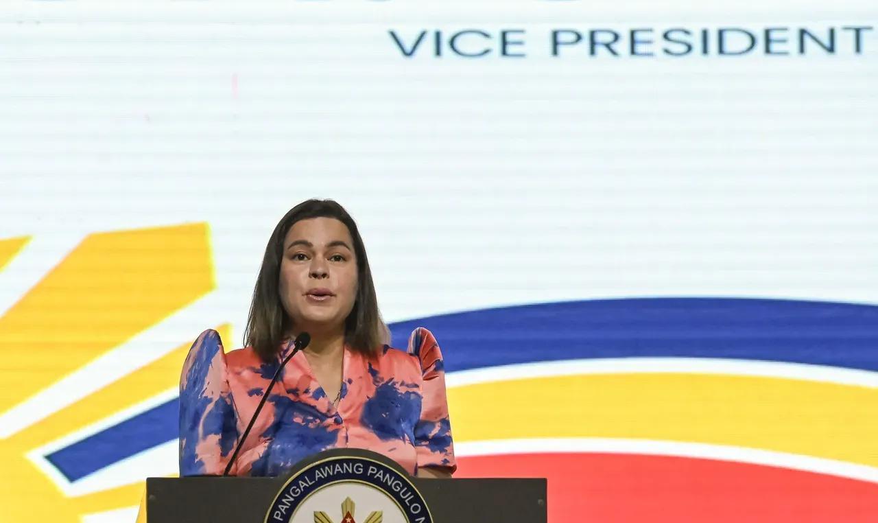 在“失踪”近二十天后，莎拉出现在法国巴黎菲律宾人聚居区。
莎拉在小马政府声称“不