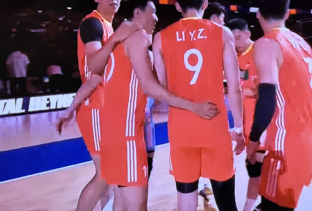 中国男排0-3负于土耳其，两连胜终结！
刚刚世联赛西安站最后一轮比赛，中国男排0