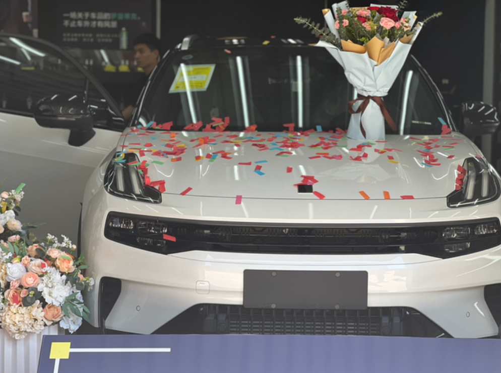 开领克063000公里了、吐槽一下心得
1、首先把就是胎噪问题，特别是过粗糙的沥