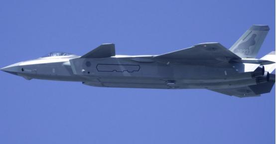 歼20飞越两大海峡，美日毫无察觉，隐身战机撕开第一岛链？
?近日，央视军事公开报