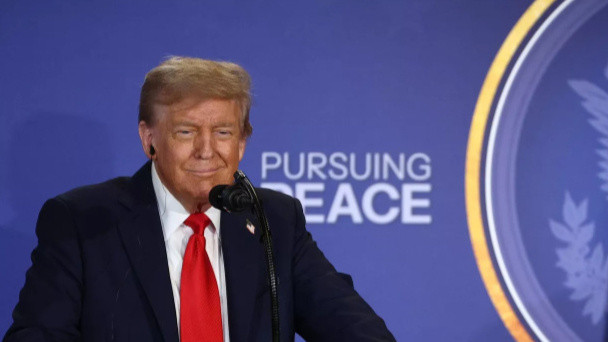 特朗普自己把自己告了，索赔2.3亿美元，美国人都看傻了