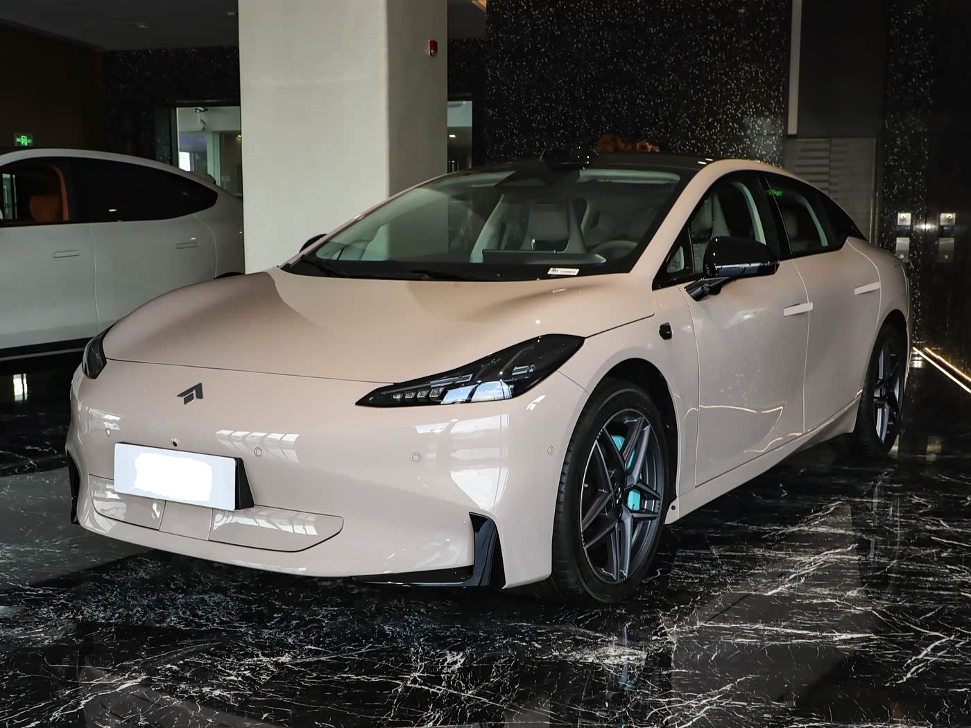 国产版“特斯拉”上市！轿跑动感外观配激光雷达，纯电续航630