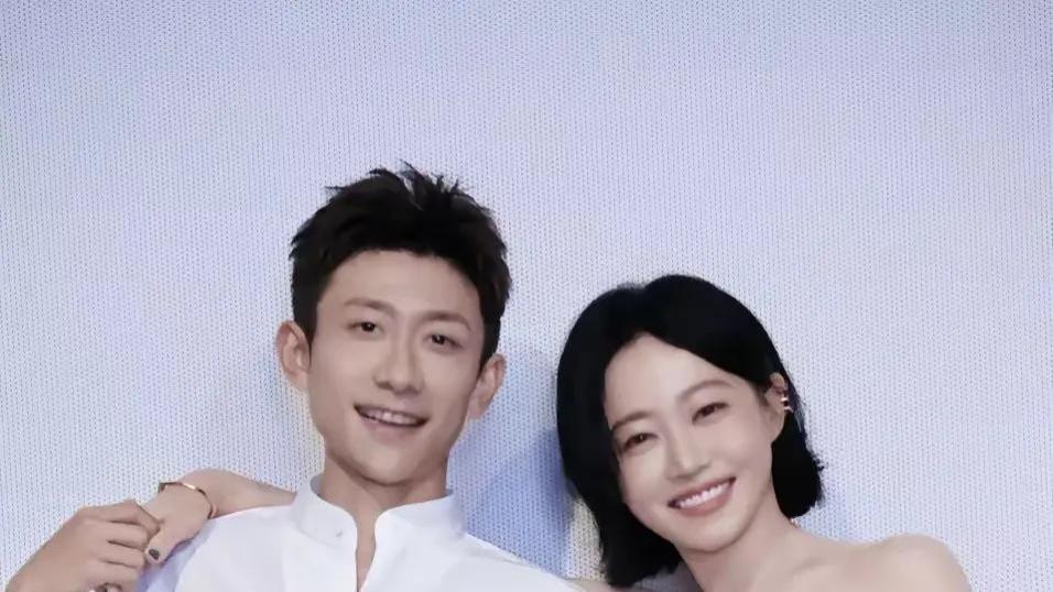 张一山谭卓新剧演夫妻引热议！40岁谭卓这风韵谁顶得住？