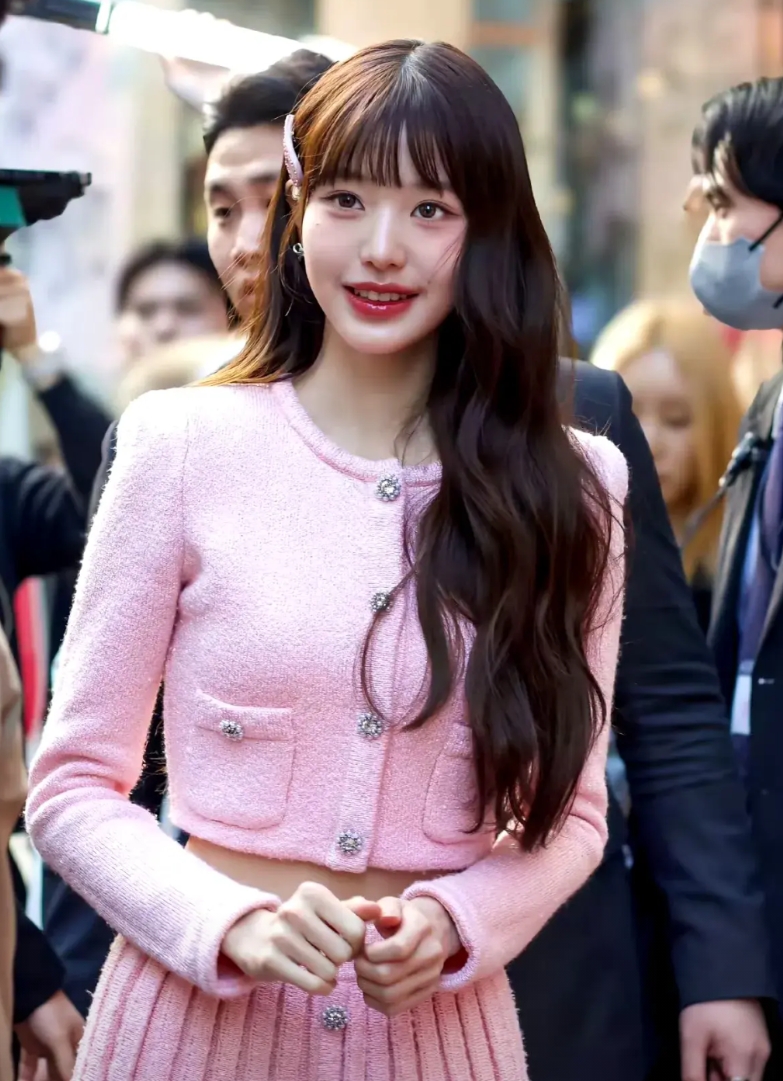 百度副总裁那瓜终于吃明白了，总结就是:粉丝追星的时候，是没有智商的。
来龙去脉很