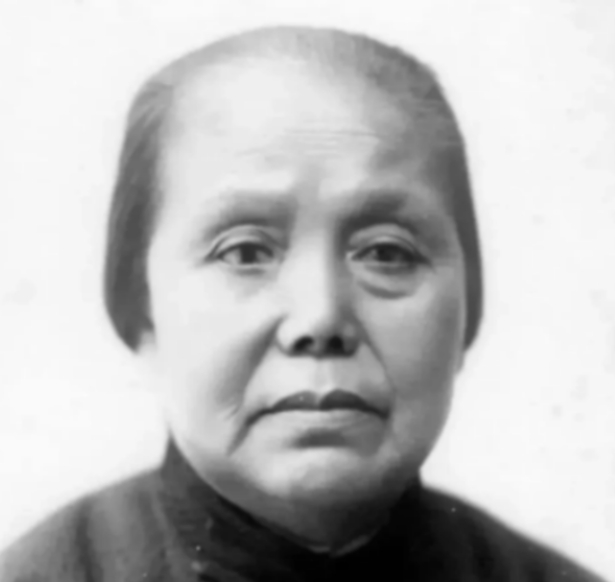 1915年，孙中山向发妻卢慕贞正式提出离婚，48岁的卢慕贞也不哭不闹，平静的同意