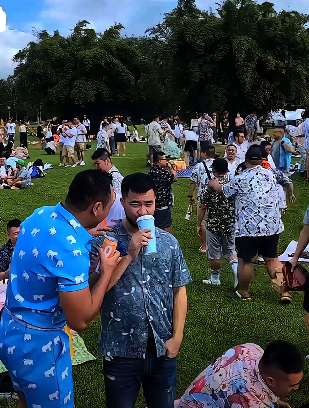 来逛公园，总感觉怪怪的，没看到一个女生，女生都不爱逛公园吗😟