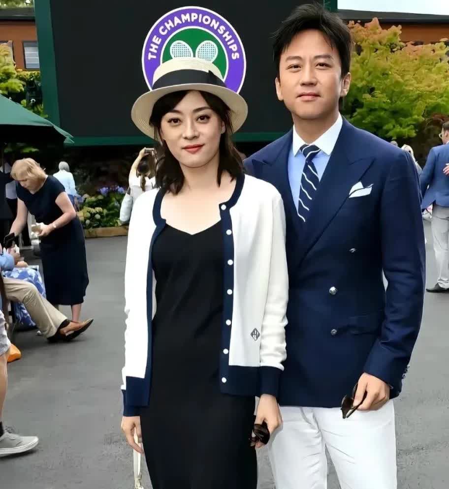 孙俪在节目里提过，她从不在外面吐槽邓超，因为说多了容易伤感情。毕竟过日子，每个人