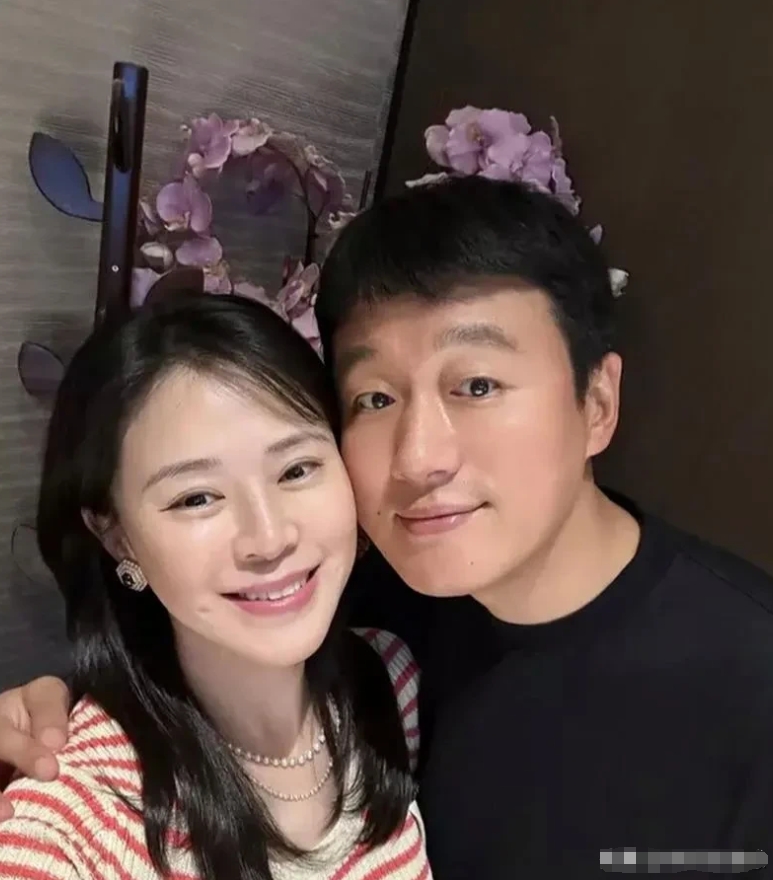关悦说：刚嫁给佟大为那几年挺委屈的。

那时候佟大为已经因为《奋斗》火了，而关悦