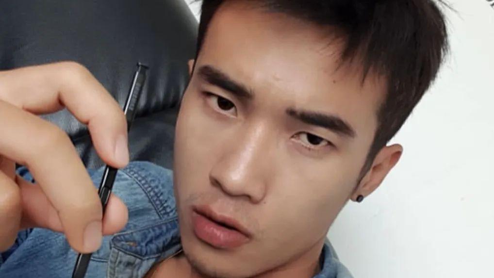 喜爱绿植的痞帅网红, 搓衣板腹肌太诱人