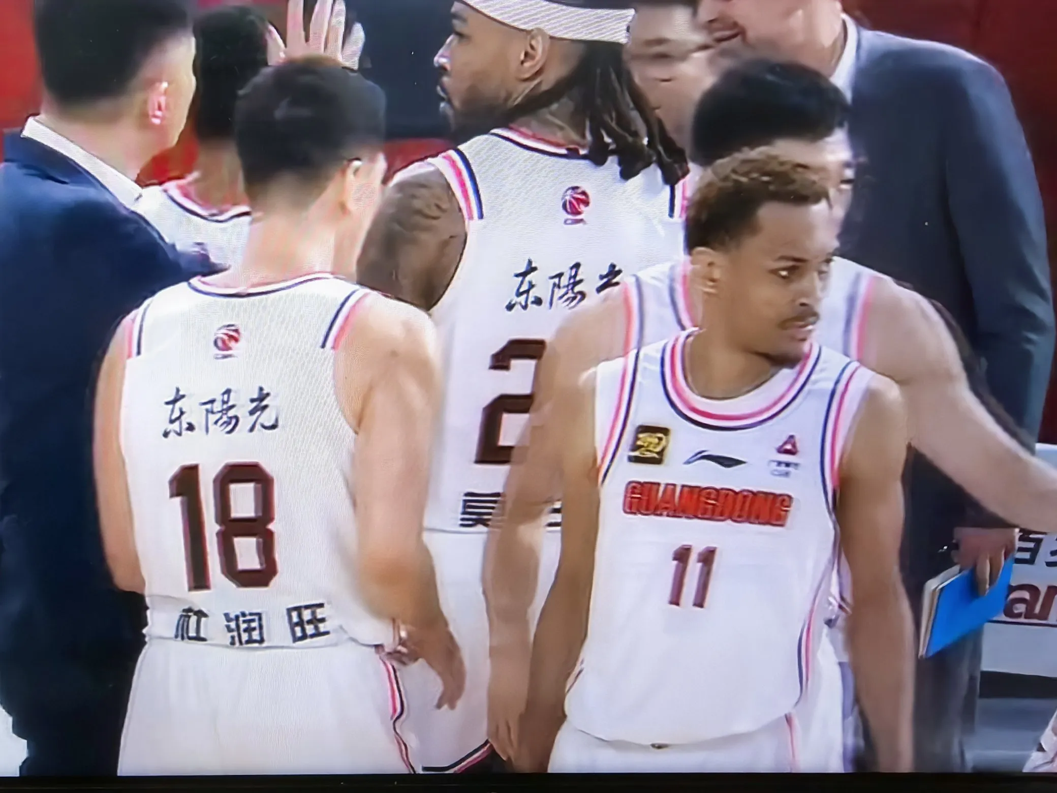 广东球员犯浑，半场58:70落后山西12分！
今晚广东队打的没有一点激情，不知道