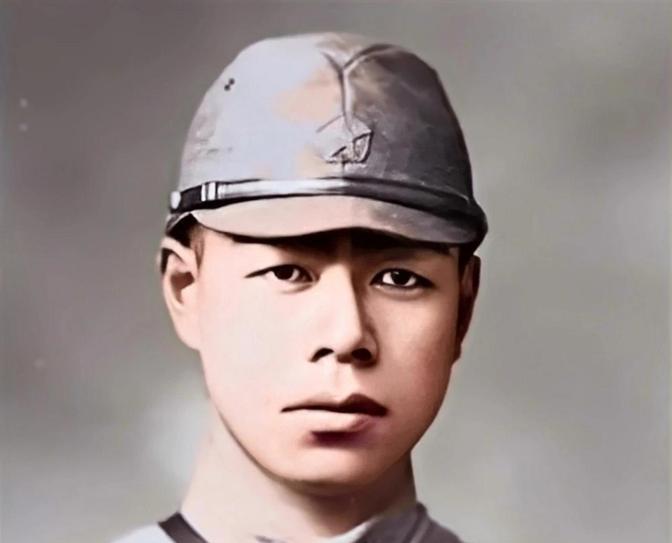 1942年，一日本人为掩护抗联撤退，击毙了20多名日军，终因寡不敌众牺牲。日军恼