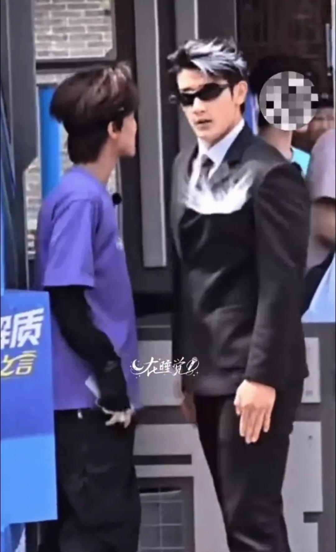 #张泽禹被猎人壁咚#
看综艺时，你是不是也受够了那些装模作样、毫无真实感的嘉宾？