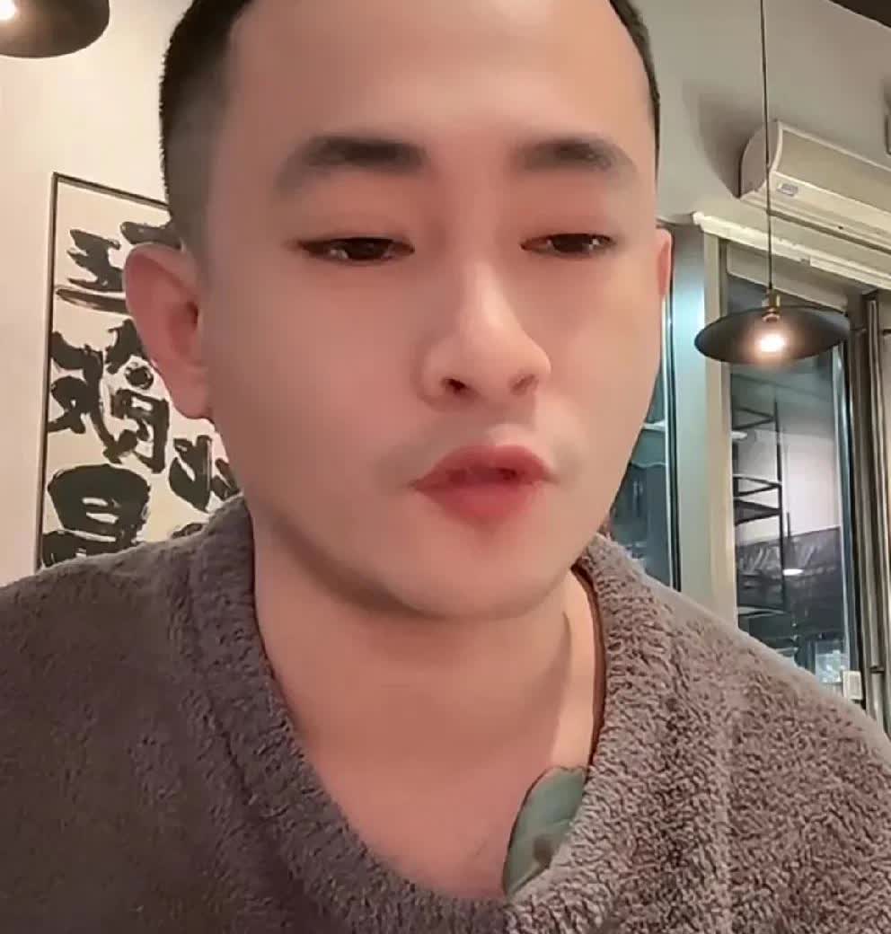 吴迪不后悔买布加迪，文静吐槽：败家老爷们，有钱不赚！

         吴