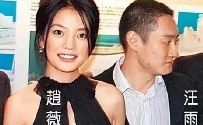 2000年悉尼奥运会后，王励勤与赵薇在庆功宴上相识，互生好感并保持联系。2004