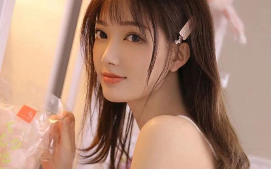 学生家长把满分字帖改成零分骂我误人子弟，我反手让她老公破产