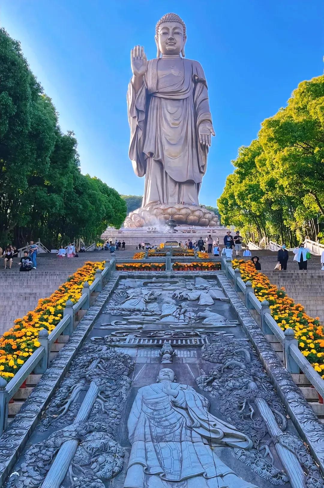 我看了二十年盘，每天面对不同人的八个字，看多了才知道，人这一辈子，有些事真不是光