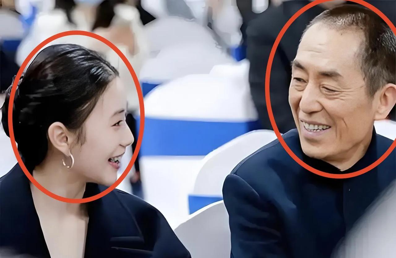 终于明白，
张艺谋这辈子的执念
不是票房过百亿的电影，也不是奥斯卡的小金人，而且