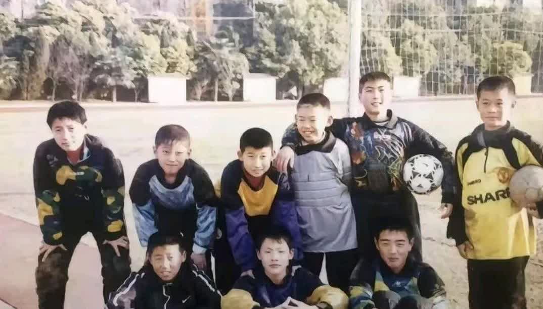 师出同门，王大雷、刘殿座、王国明，都是来自大连东北路小学，原来是一个师傅，怪不得