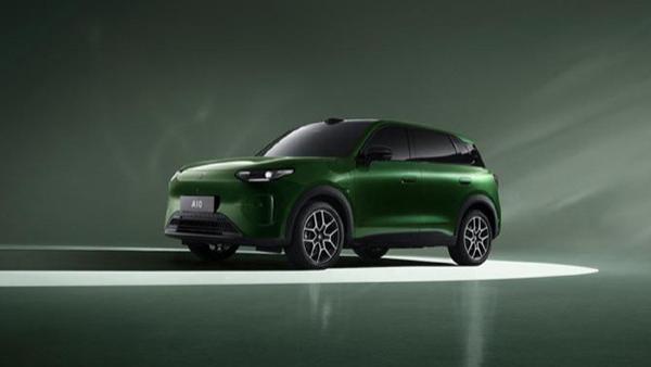 零跑累销破50万辆“打懵”新势力！蔚来李斌喊话“下手不要太狠”